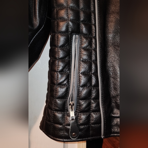 Xelement Women’s Black with Silver Multi Vented Leather Motorcycle Jacket - Picture 11 of 16